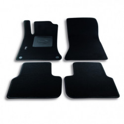 Set tappeti auto su misura in moquette per Mercedes Classe GLA.
