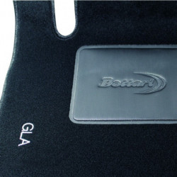 Set tappeti auto su misura in moquette per Mercedes Classe GLA.