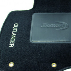 Set tappeti auto su misura in moquette per Mitsubishi Modello Outlander.