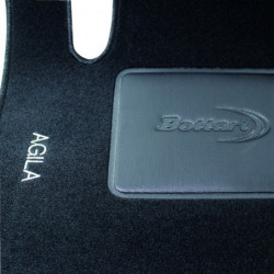 Set tappeti auto su misura in moquette per Opel Modello Agila dal 2008 ad oggi.