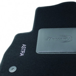 Set tappeti auto su misura in moquette per Opel Modello Astra dal 2015 ad oggi.