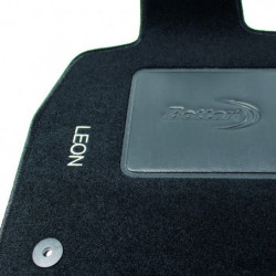 Set tappeti auto su misura in moquette per Seat Modello Leon produzione dal 2013 ad oggi.